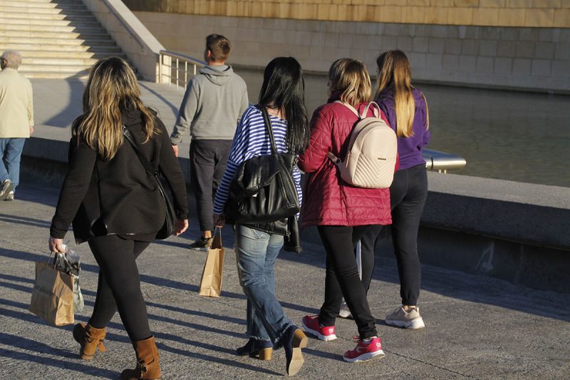 Bizkaiak gazteentzako baliabide eta laguntzen gida bat aurkeztu du